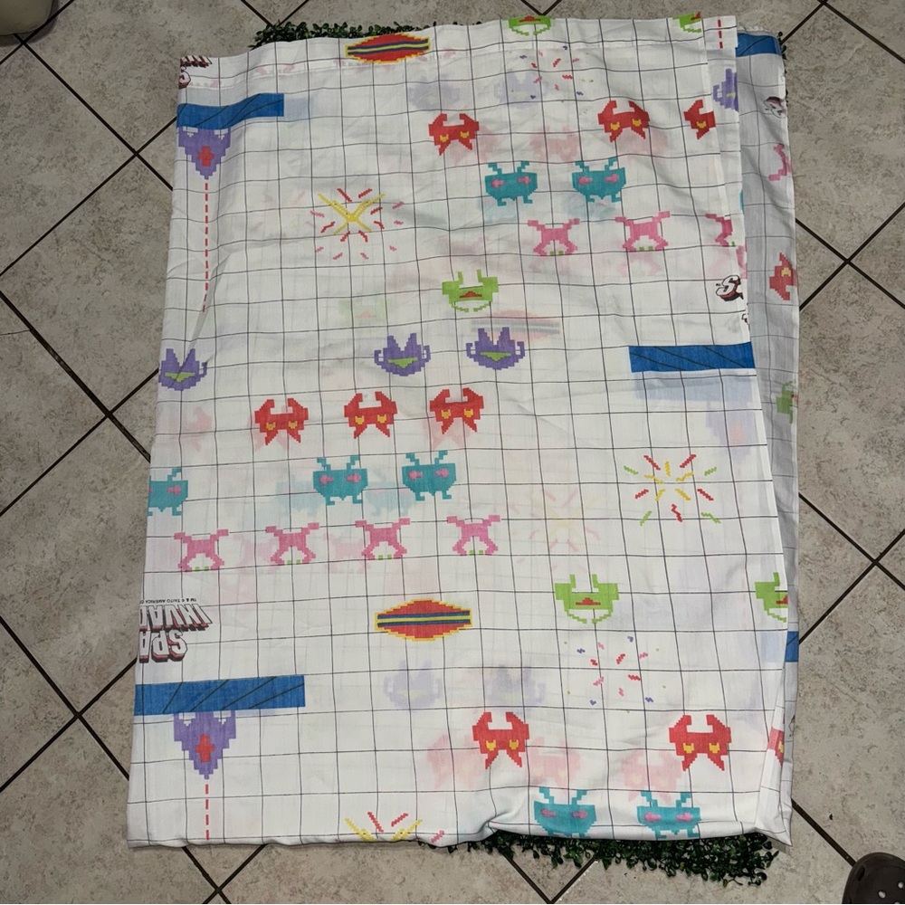 Vintage 1982’ Space Invaders x Twin bed x Flat & Fitted sheets